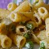 Maccheroni con pisellini e favette primizie, amarelli e ricotta salata